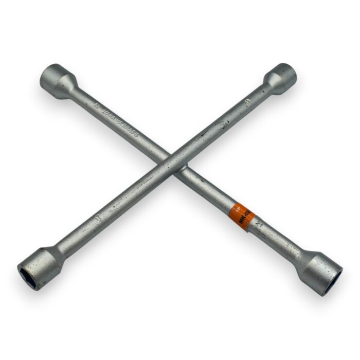 LLAVE CRUZ DE RUEDA - Imagen 1